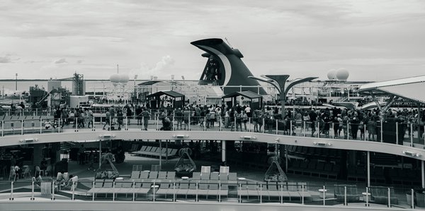 Réserver un hôtel à Viviers-du-Lac : la terrasse vous offrira plus de détente